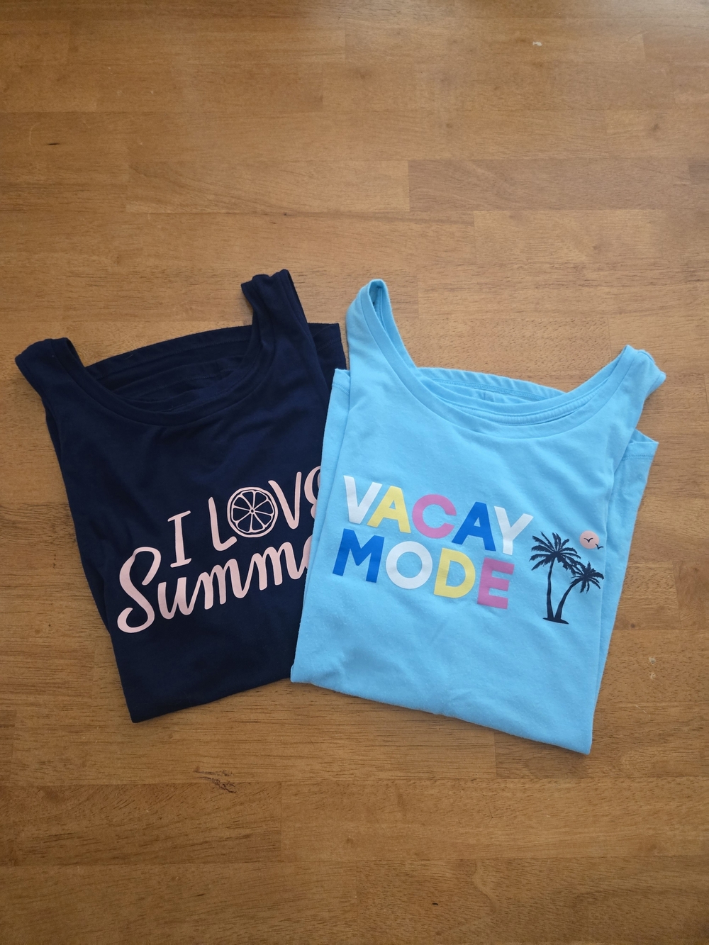 St. John's Bay graphic tank tops with a curved hem. Women's Small